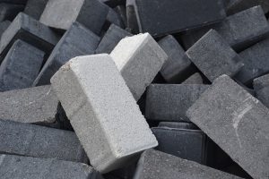 układanie kostki brukowej krok po kroku
