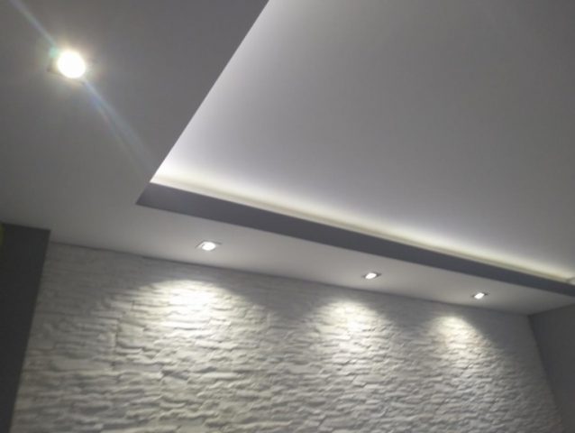 montaż oczek led w suficie