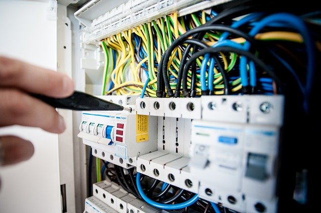 Kable elektryczne – jak wybrać odpowiednie do swojego domu?