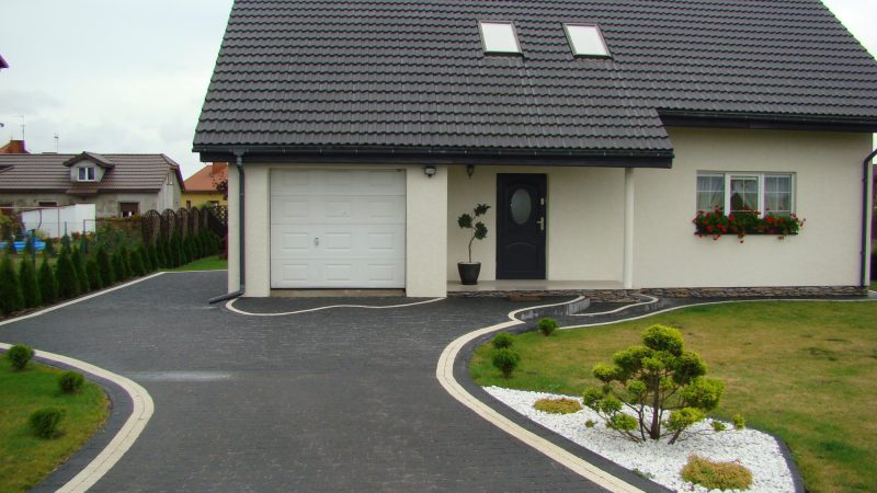 dom z ogrodem