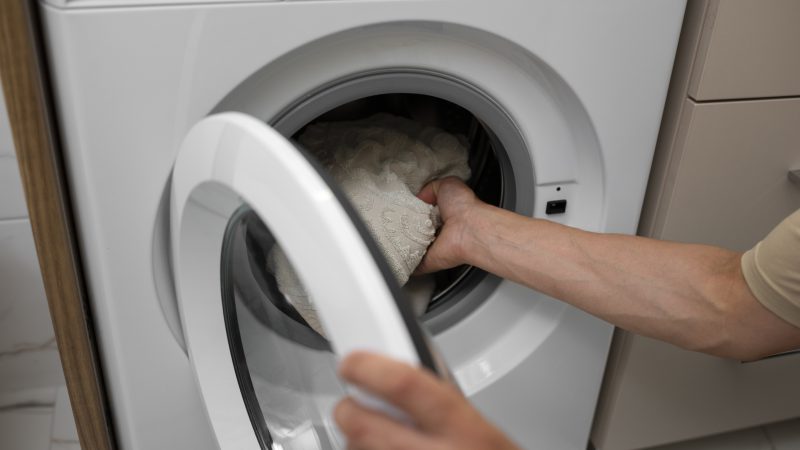 jak usunąć zapach ropy z ubrania